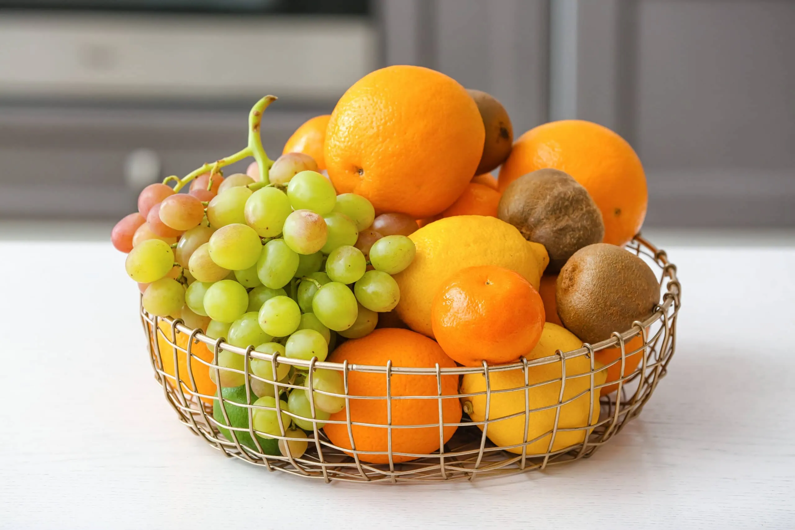 Obstkorb bei priomold mit frischem Obst vom regionalen Bauernhof als nachhaltiger Mitarbeiterbenefit im Unternehmen.