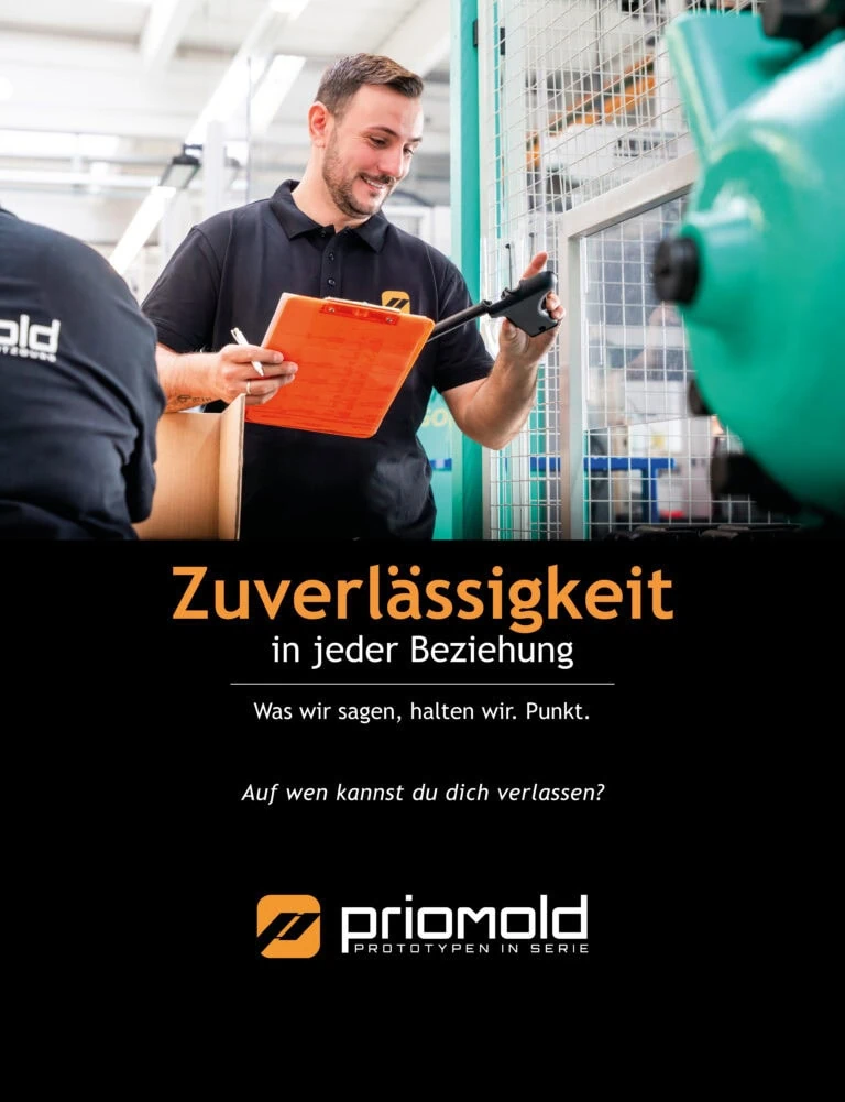 priomold Unternehmenswert Zuverlässigkeit: Mitarbeiter in der Produktion steht für verbindliche Prozesse, Qualität und Spritzguss-Kompetenz.